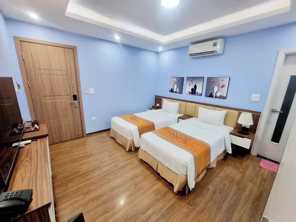 EVEREST HOTEL
