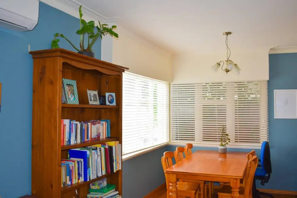 Welcoming 4 Bedroom Family Home in Meadowbank