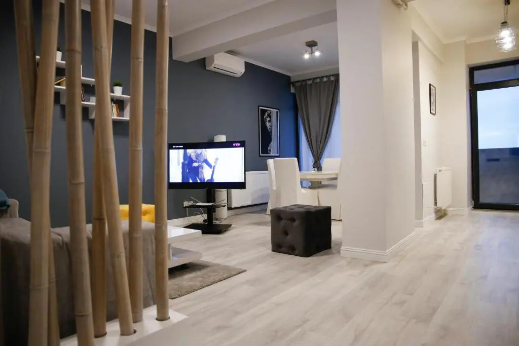 2 Steps Apartment