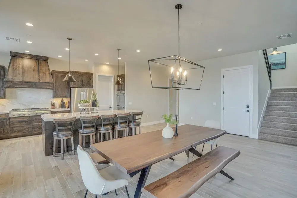 Spacious Utah Escape w/ Balcony & Mountain Views!