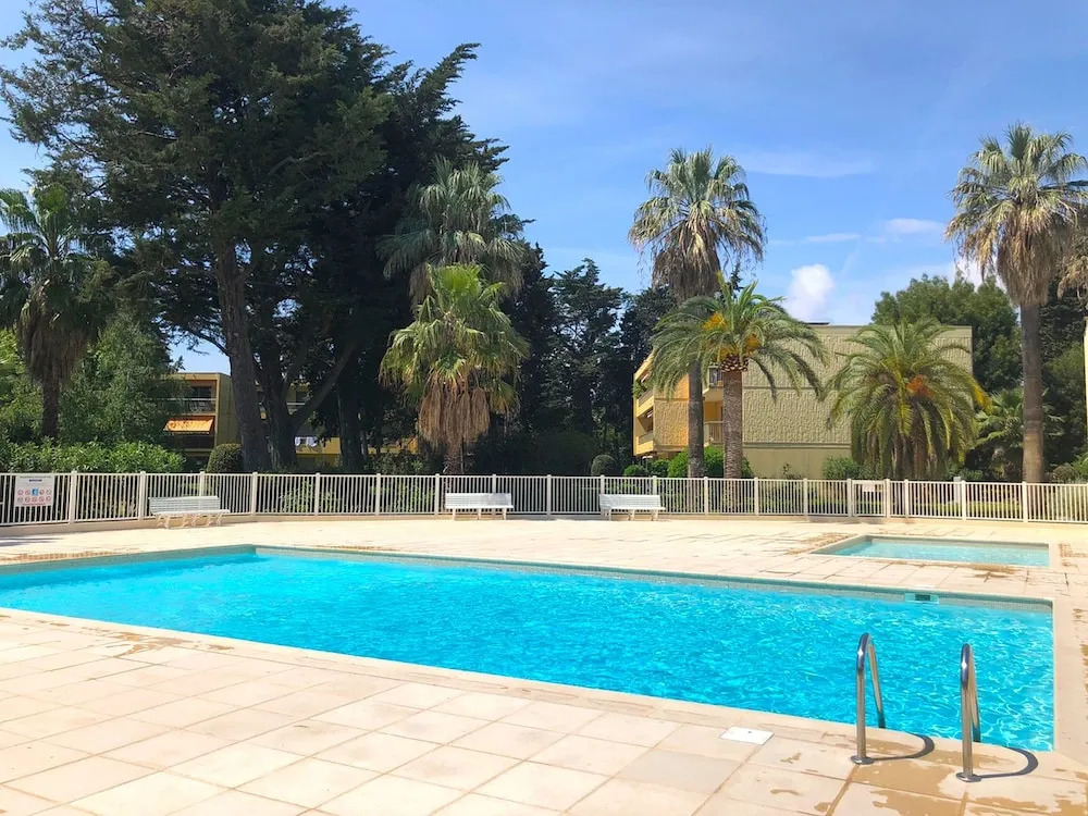 Modern Apartment in Juan-les-pins With Large Pool