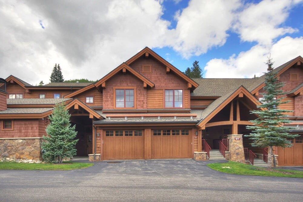 Rocky Mountain Luxury - Large Ski-in Winter Townhome 6ppl 2 Bedroom Townhouse by RedAwning