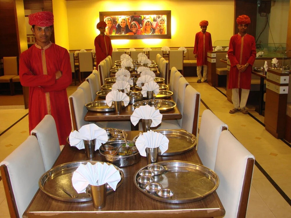 OYO 9677 Hotel Surya