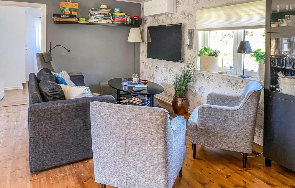5 Bedroom Stunning Home In Mellbystrand