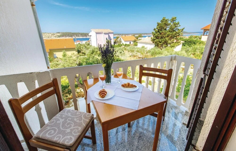 Stunning Home in Barbat With Wifi and 3 Bedrooms