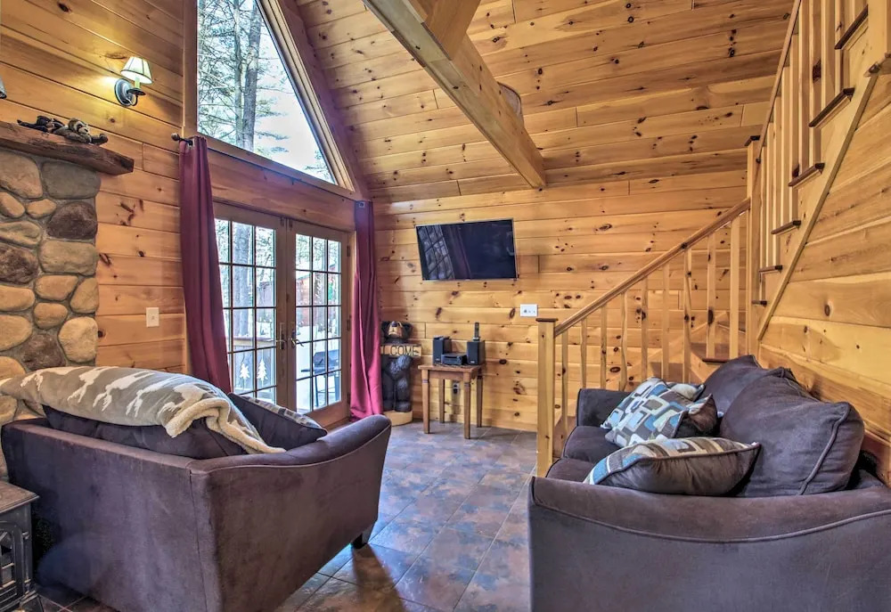 Secluded Conway Home w/ Theater Room & Hot Tub!