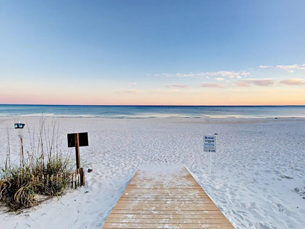 1010 West Beach Condo - 2 Br condo by RedAwning