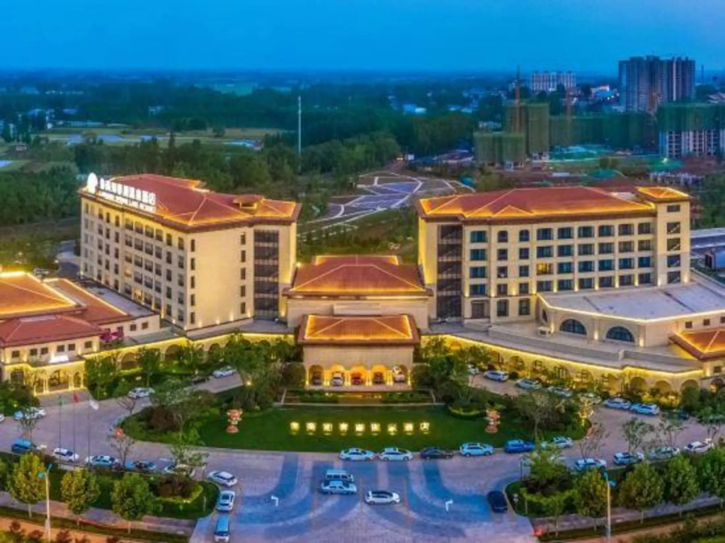 Lushang Spring Lake Resort