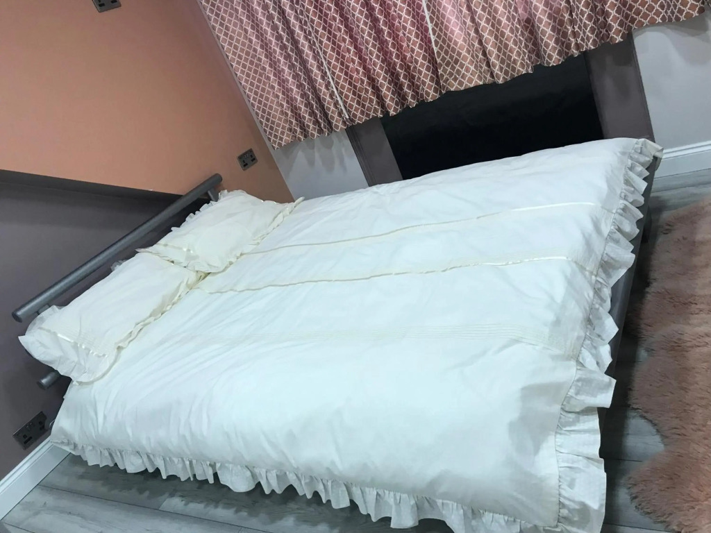 2 bedroom Apartment for companies workers and professionals only! Not for pleasure , no parties and gatherings please