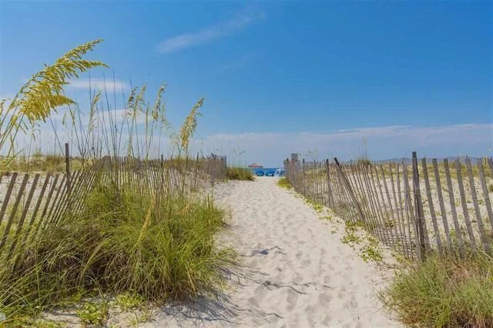 Gulf-front W/ Pool - Adjacent To Gulf Place 3 Bedroom Condo