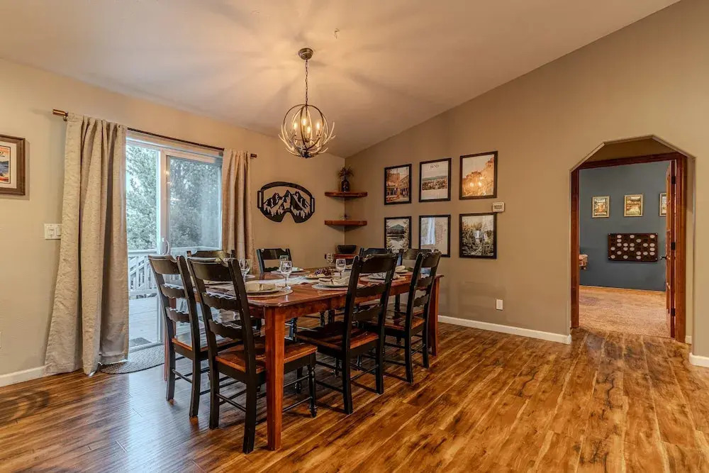 Hot Tub Pool Table Deck With Pilot Butte Views