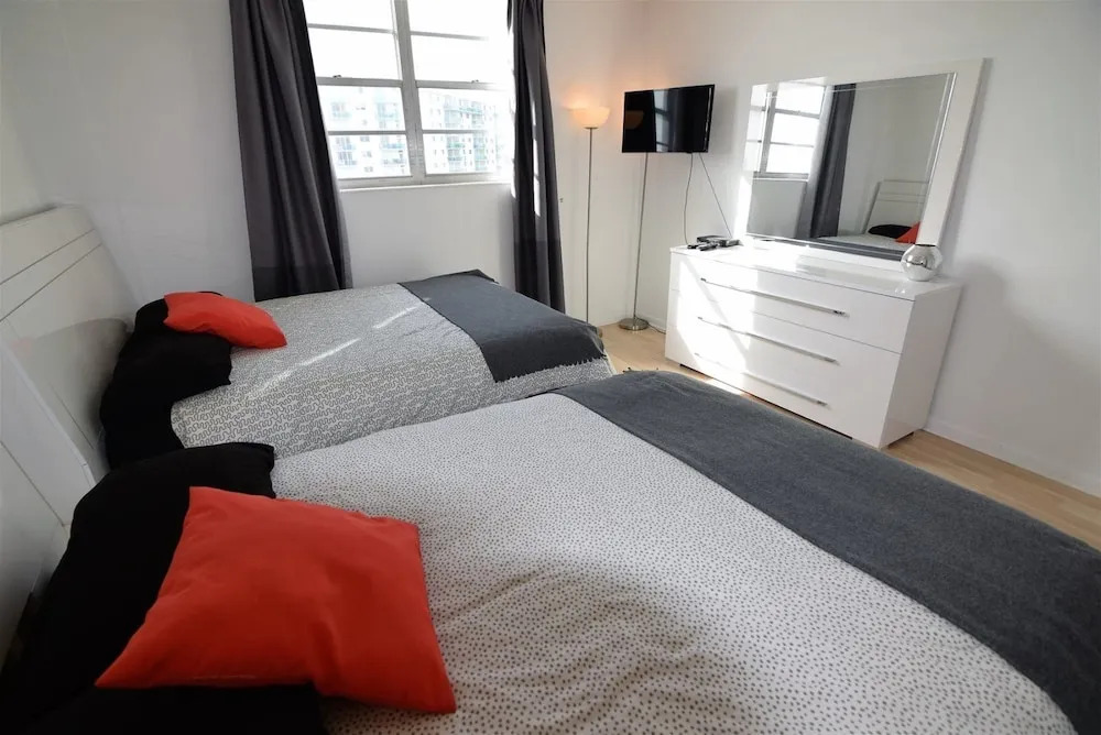Spectacular 1 Bed 1.5 Baths In Ocean Reserve! Unit 1210