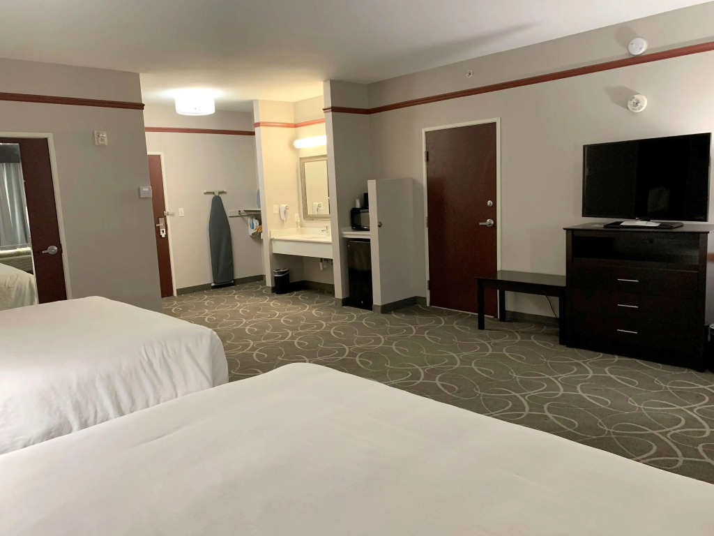 Best Western Limestone Inn and Suites