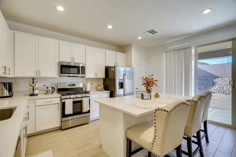 3 Mi to Casino Del Sol! Home w/ Dog-friendly Yard