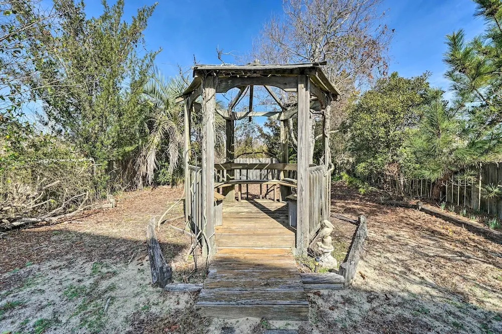 Holden Beach Vacation Rental: Short Path to Beach