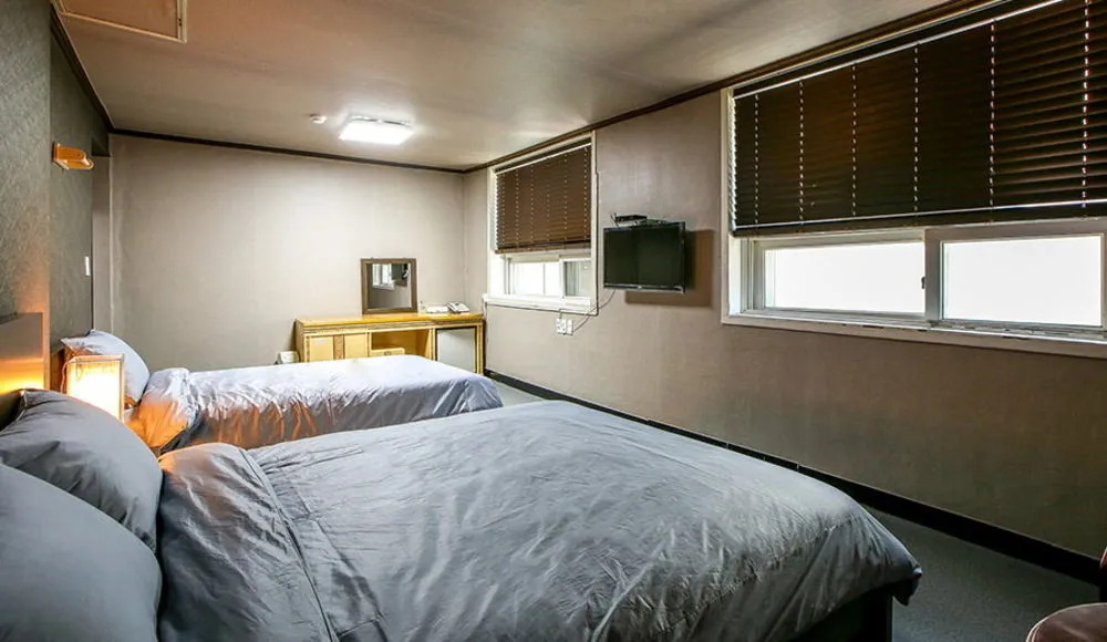Seven Motel