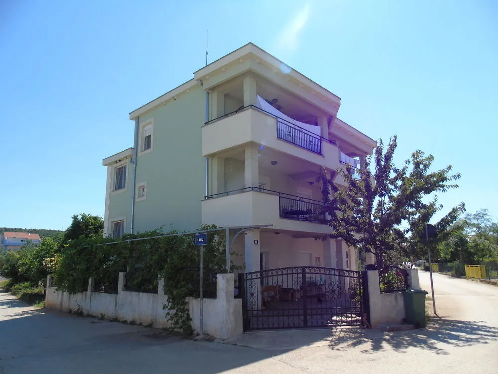 Denis Rooms and Apartments