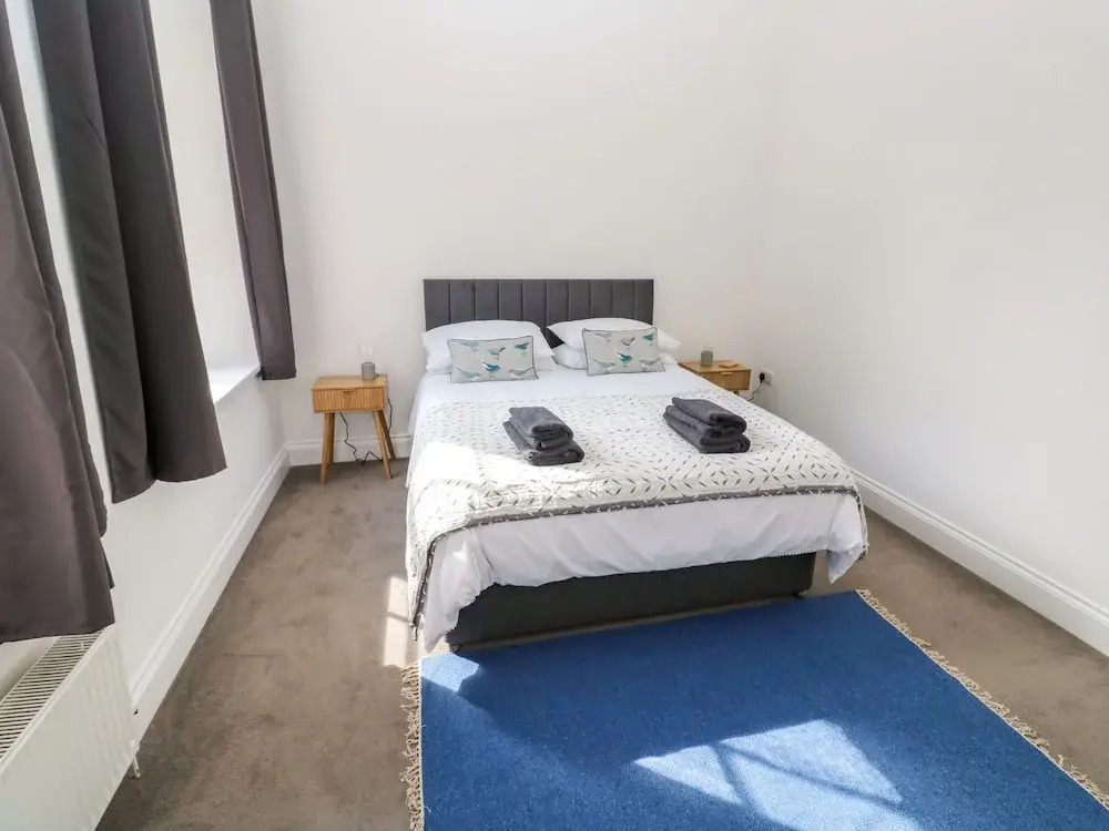 2 Regent Mews