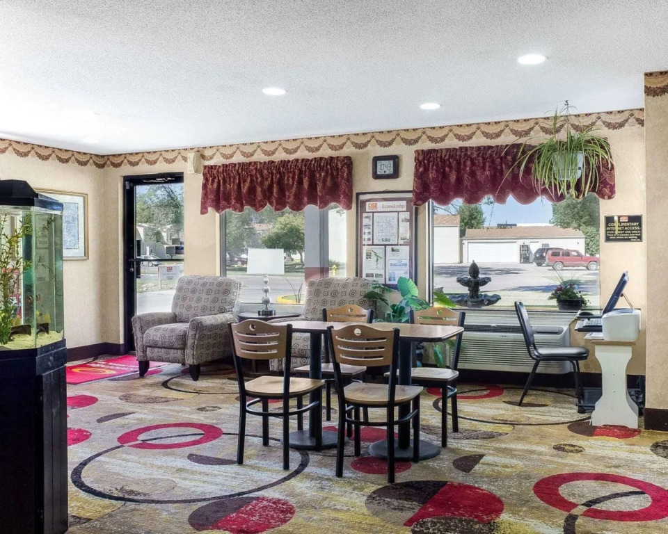 Econo Lodge Grand Forks near University