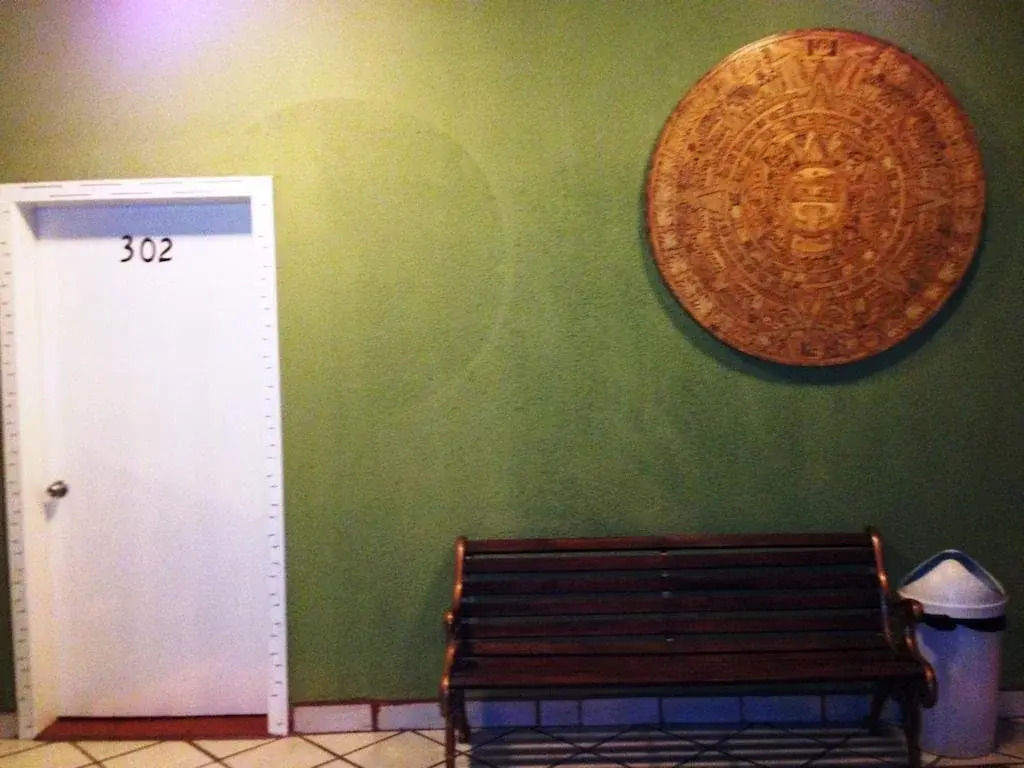 Hotel Azteca Inn