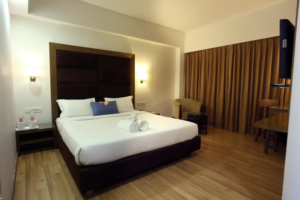 OYO Premium Vastrapur Lake