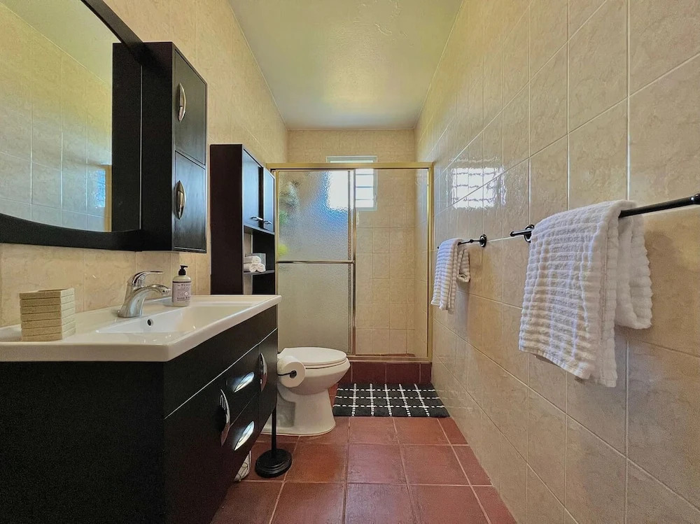 Panchos Paradise - Rainforest Guesthouse with Pool, Gazebo and View