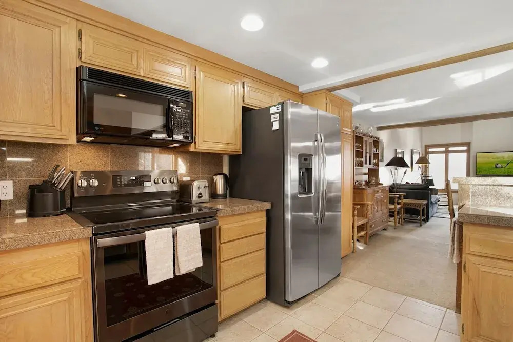 100 Ridgepoint 4 Bedroom Condo