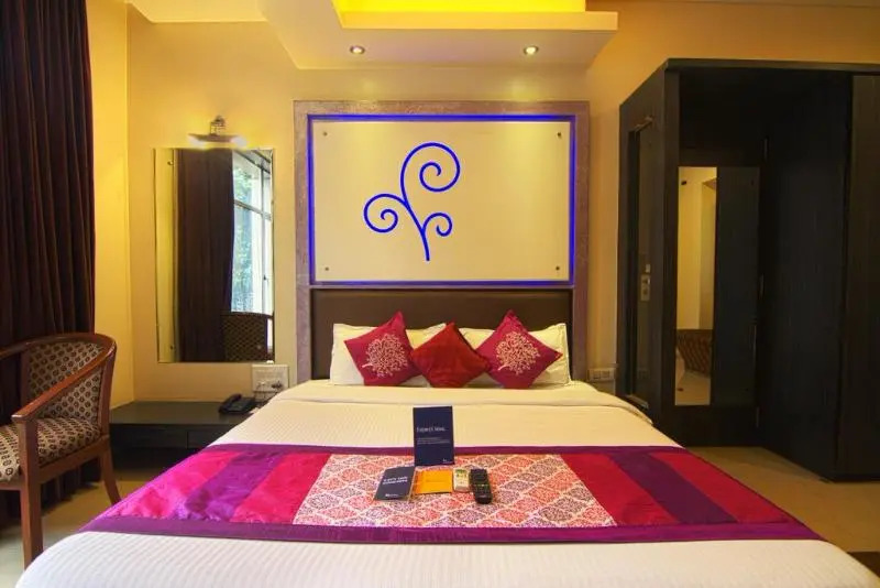 Rapid Lakme Executive Hotel