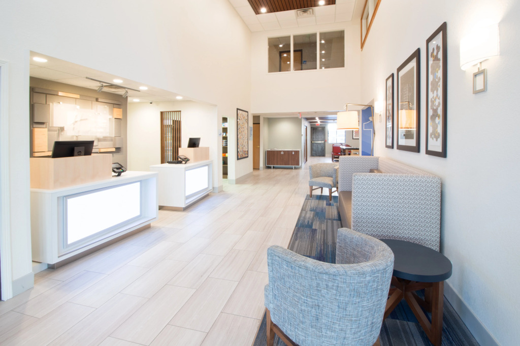Holiday Inn Express & Suites - Worthington by IHG