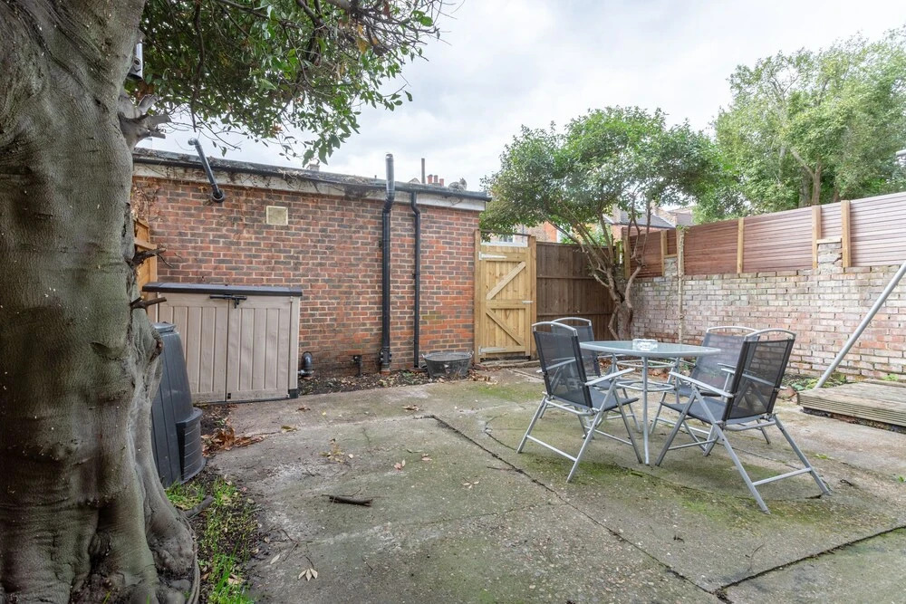 Bright Garden Flat In Wimbledon