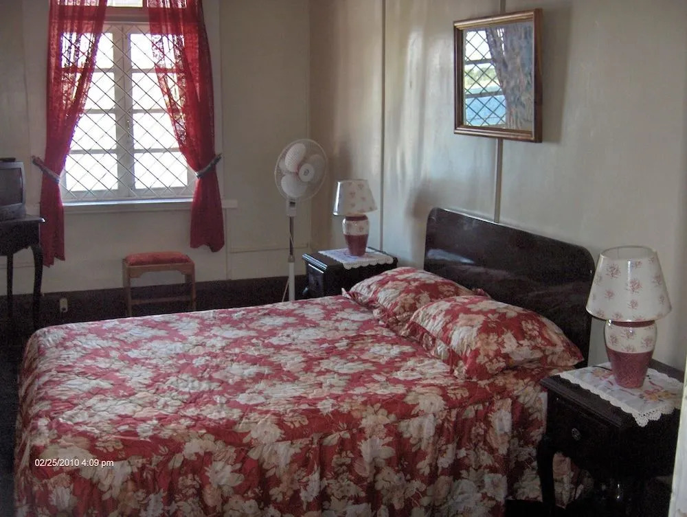 DeMontevin Lodge Hotel