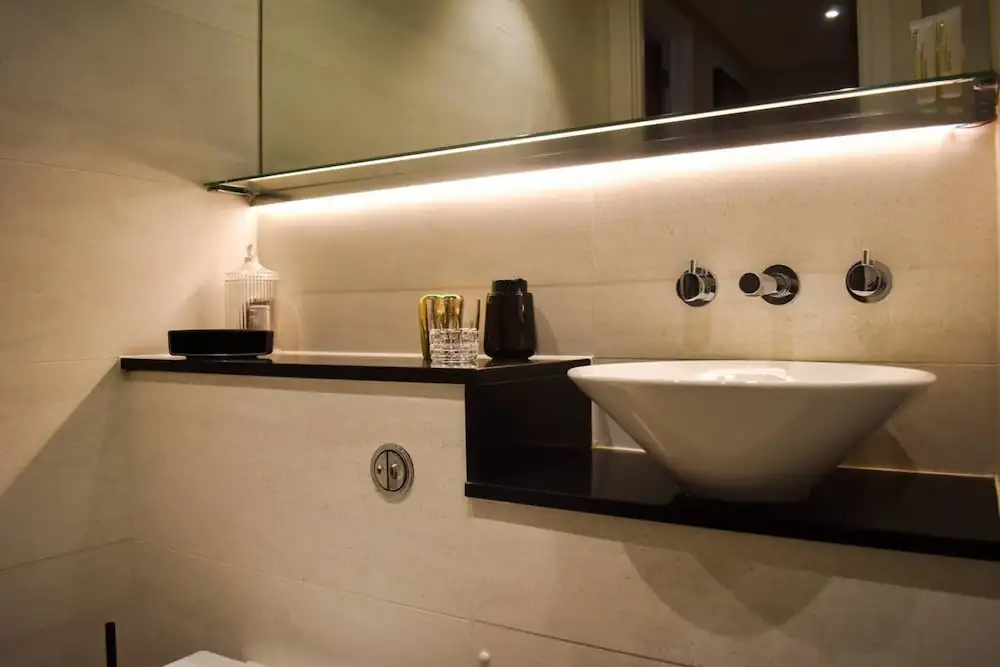 Modern 1 Bedroom Apartment With Balcony By Preston Park