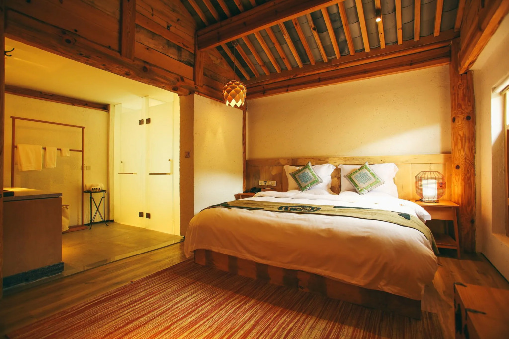 Arro Khampa by Zinc Journey Lijiang