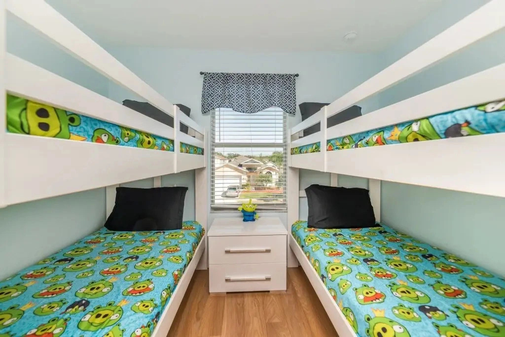 4 BR Crystal Cove Sleeps 10