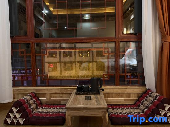 Litang Qianhu Zangzhai Hotel