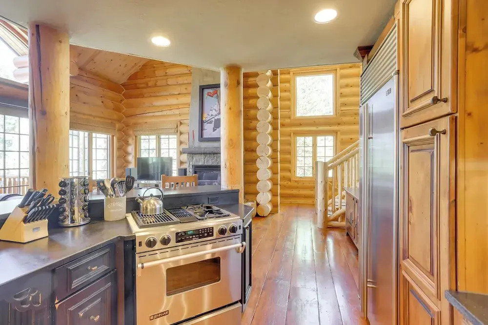 Ski-In/Ski-Out Mountain Village Condo w/ Hot Tub