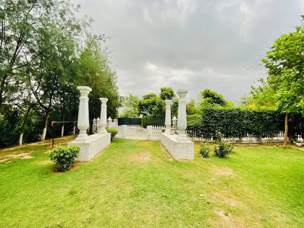 Spring Gardens and Farmstay