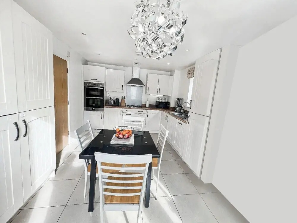 6 Bedroom House in Milton Keynes