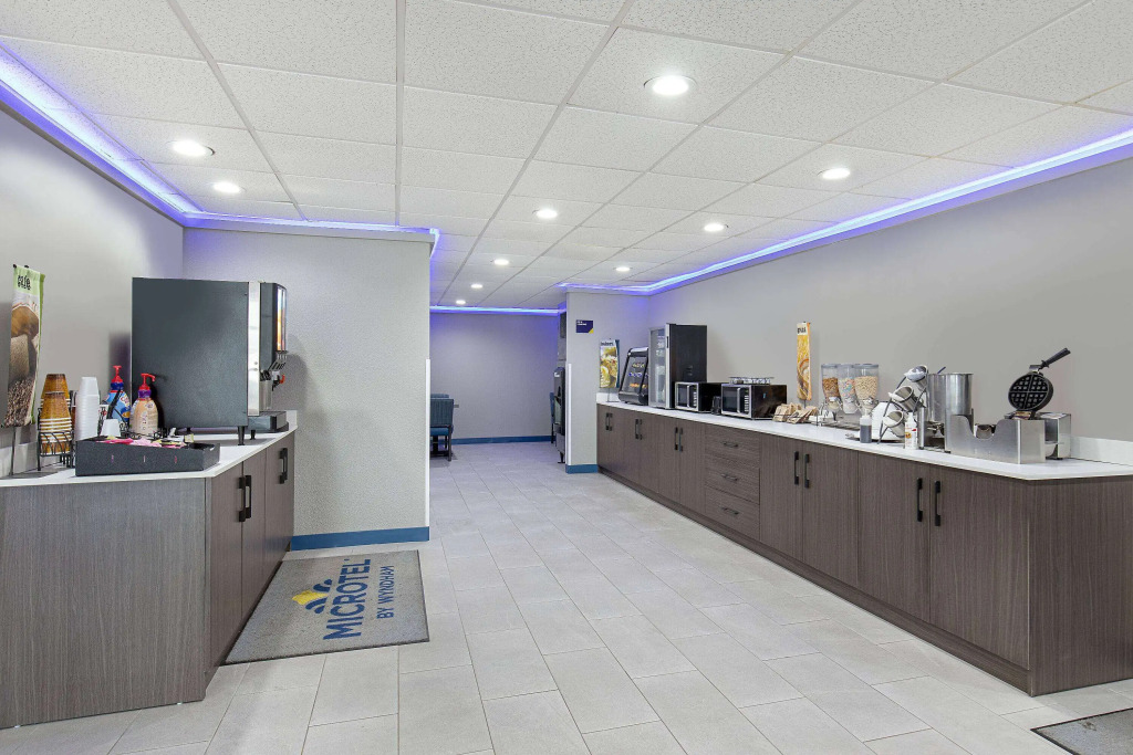 Microtel Inn & Suites by Wyndham Manchester - Newly Renovated