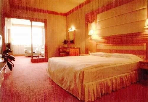 Deluxe Hotel