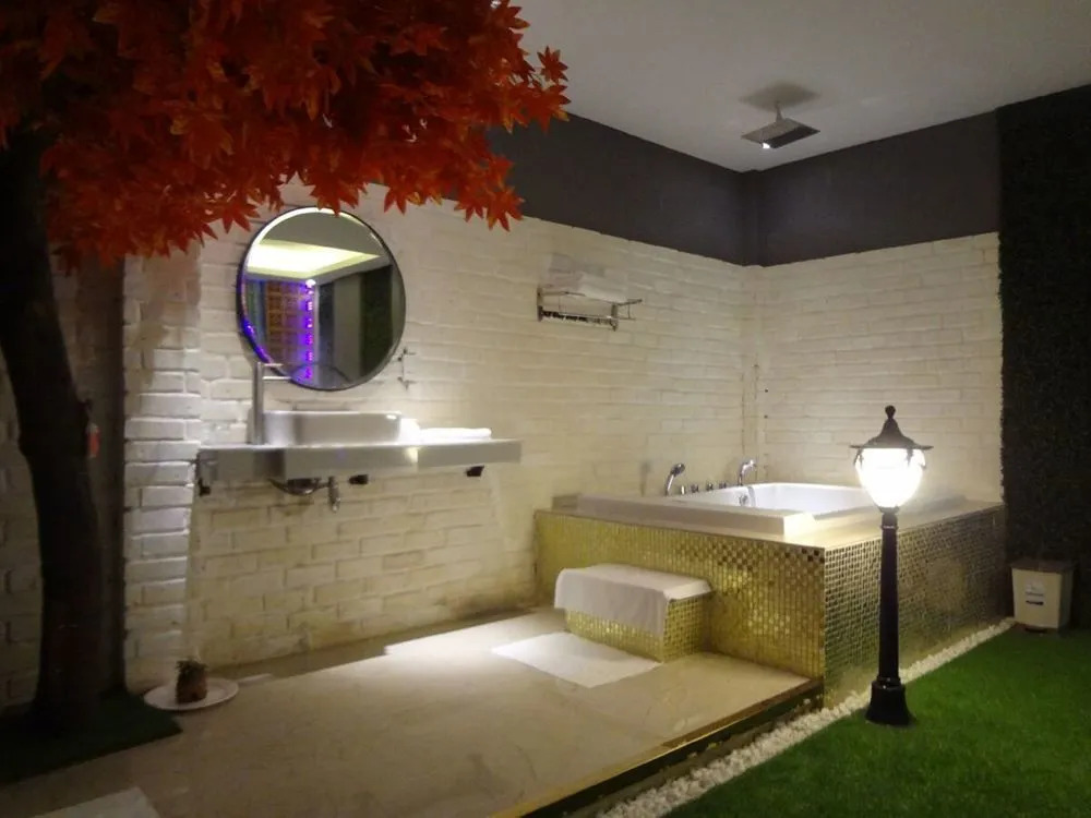 Love Point Hotel