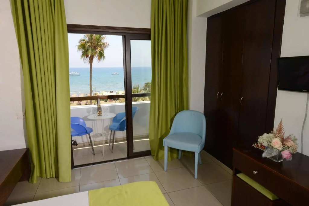 Les Palmiers Beach Boutique Hotel & Luxury Apartments