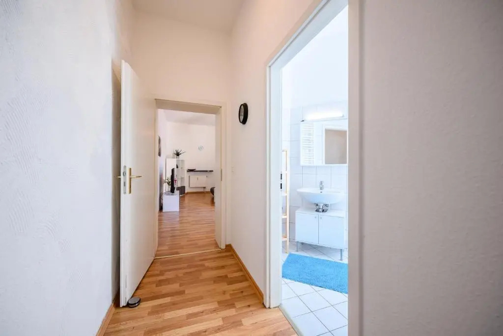 Helle Wohnung mit Balkon in grünen Innenhof - W-LAN, 4 Schlafplätze
