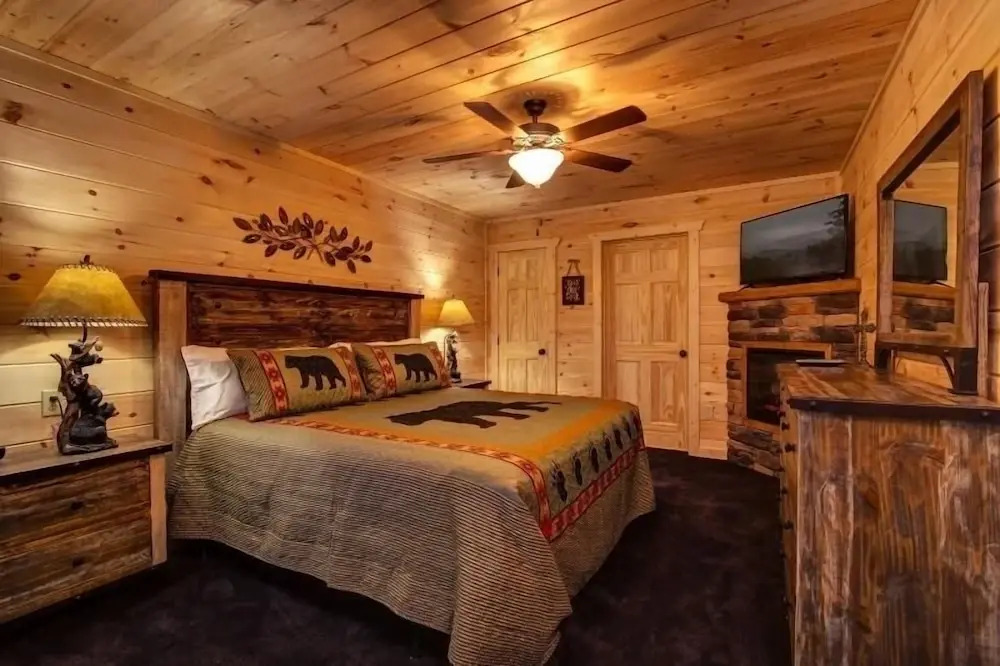 Lazy Bear Lodge 4 Bedrooms 4 Bathrooms Home