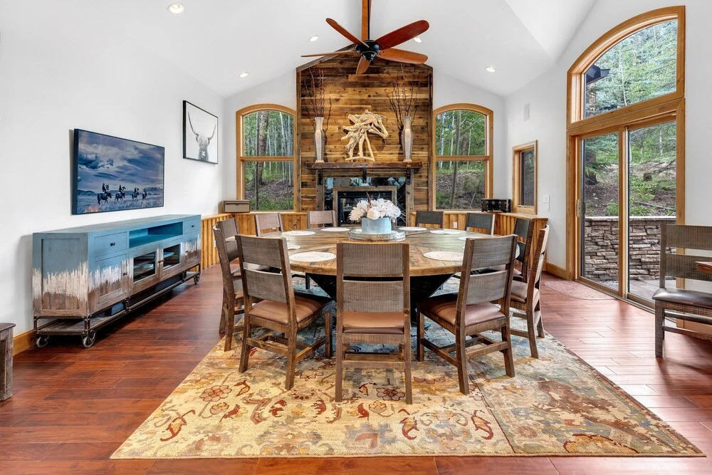Majestic Lodge Retreat Amenities & Views
