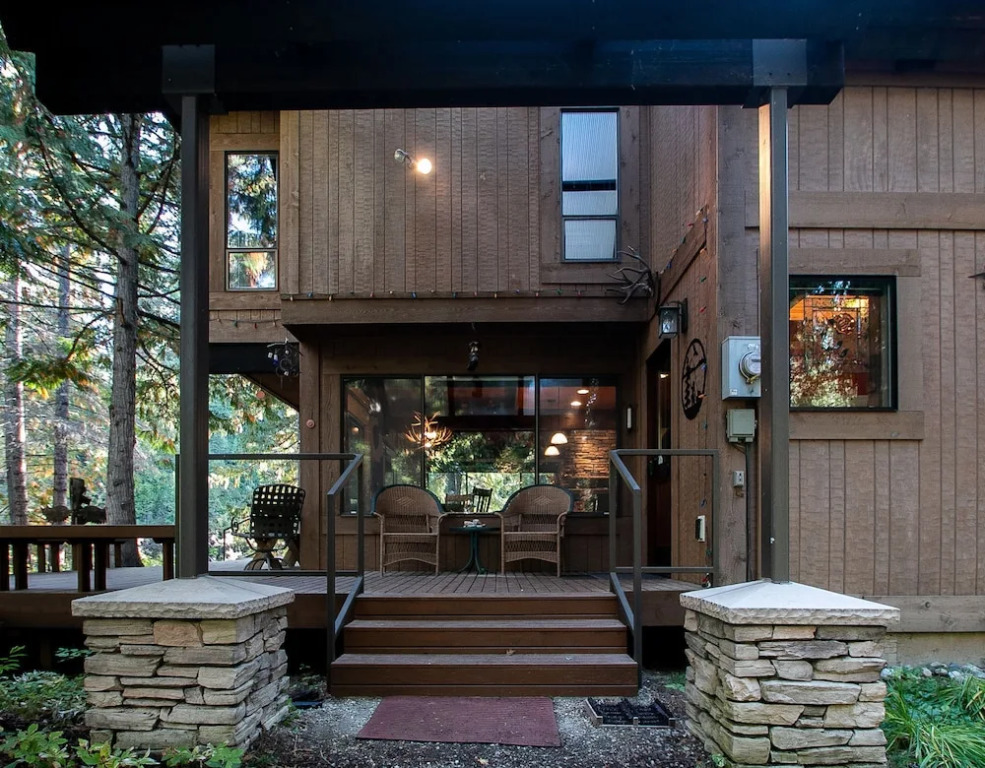 Papa Bear's River Cabin