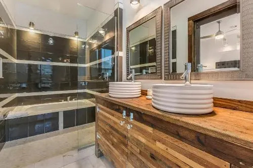 Luxury Loft-Style 3BR Townhouse by Hosteeva