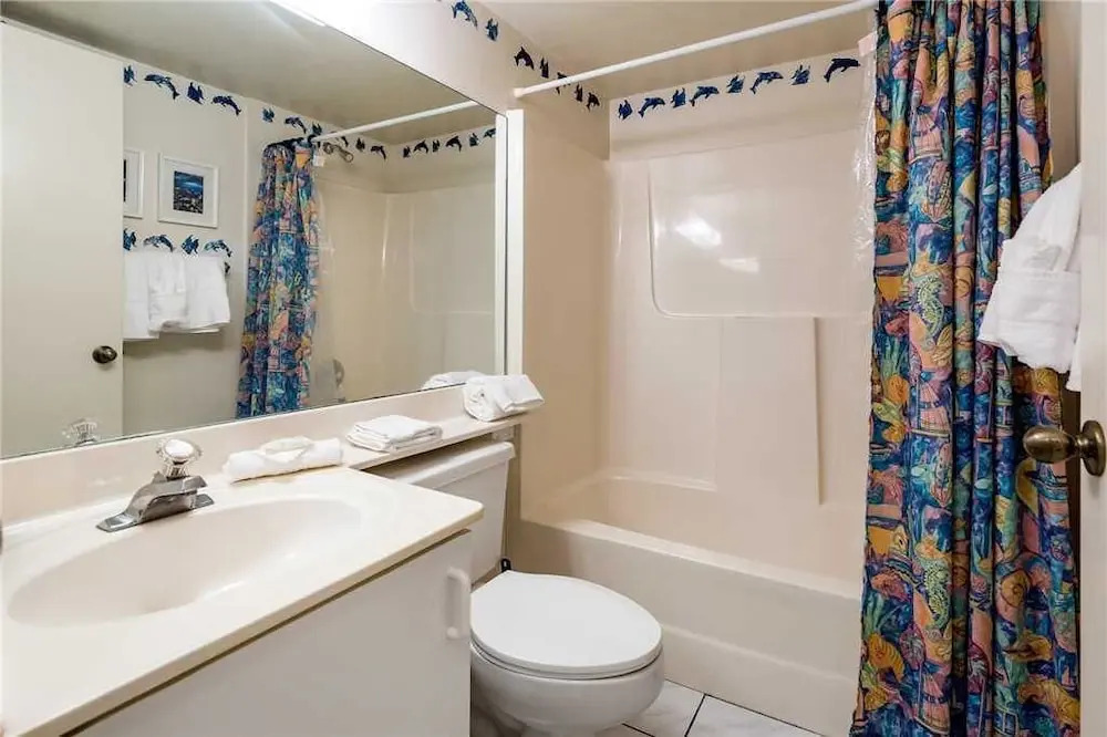 Admirals Bay 152 - Two Bedroom Condo