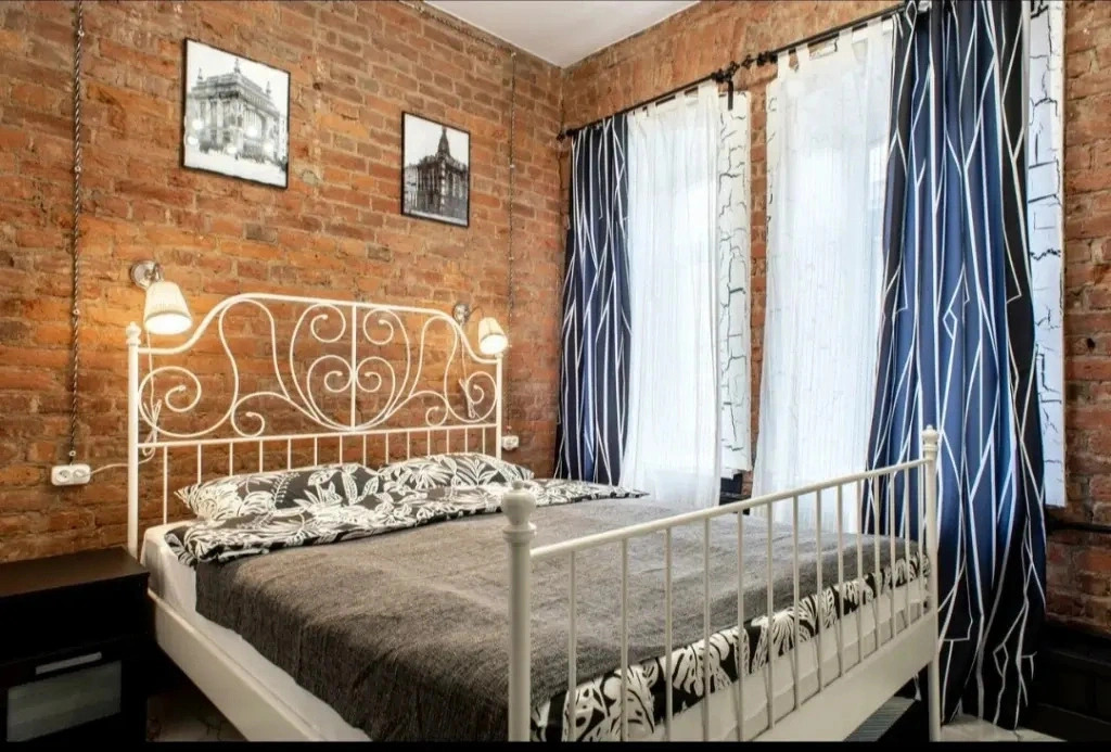 Black & White Na 1-Y Krasnoarmeyskoy Apart-Hotel