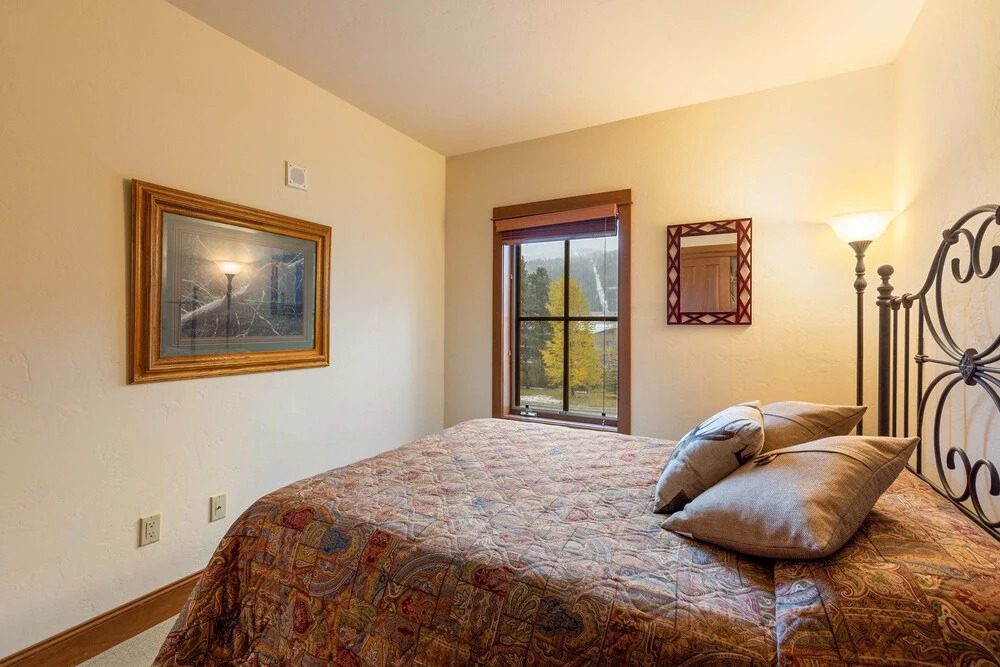 212 Oro Grande 2 Bedroom Condo by Redawning